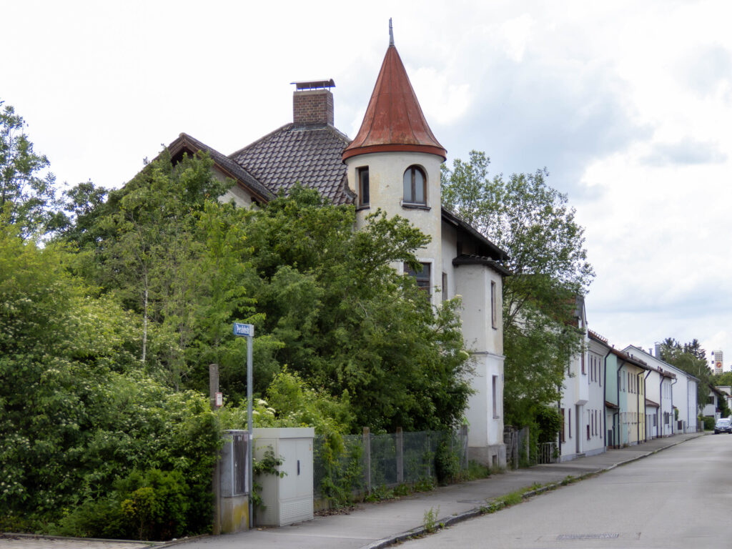 Das alte Haus an der Peralohstraße