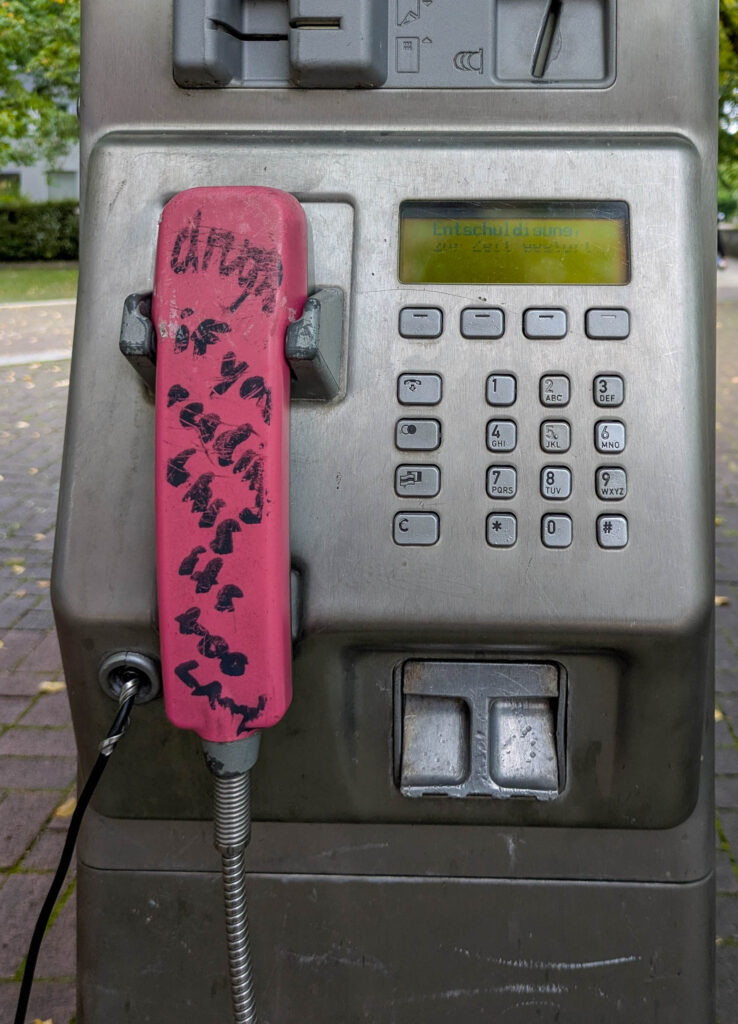 Telefonsäule im Marx-Zentrum außer Betrieb