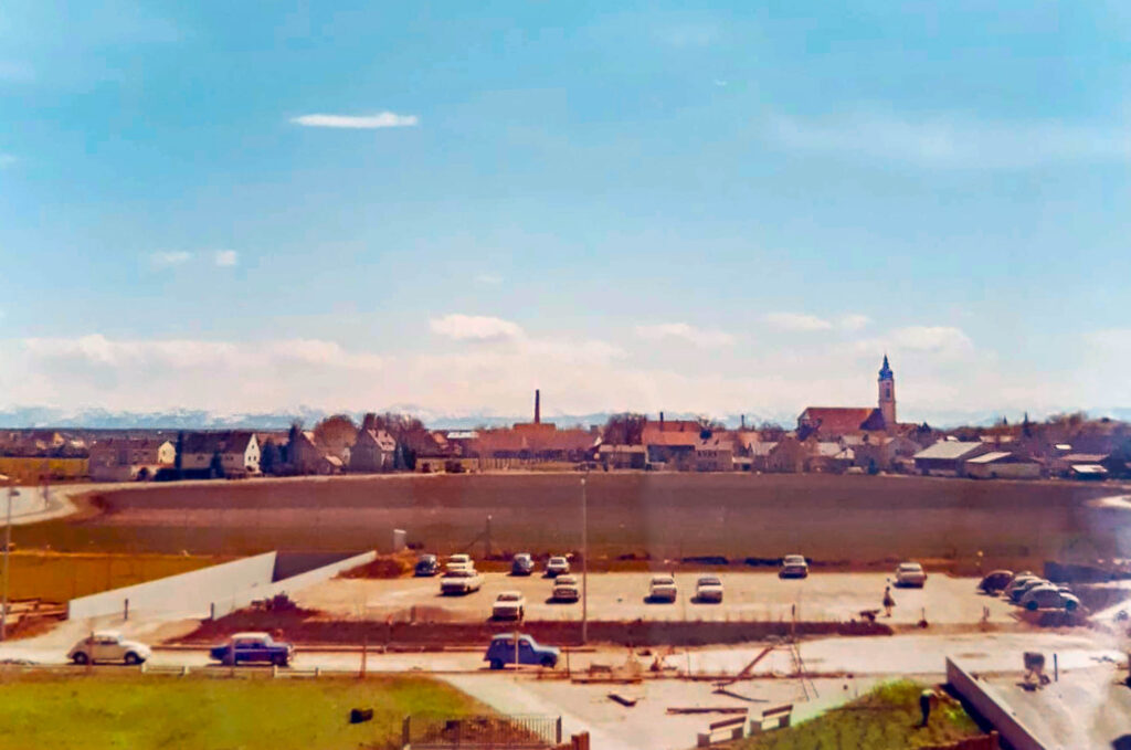 Blick vom StrehlerangerAdolf-Bayer-Damm Richtung Altperlach 1969od1970