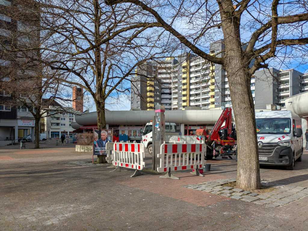 Telefonsäule im Marx-Zentrum wird abgebaut
