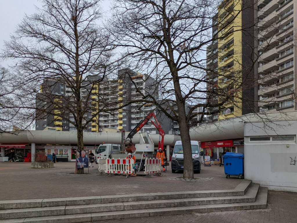 Telefonsäule im Marx-Zentrum wird abgebaut