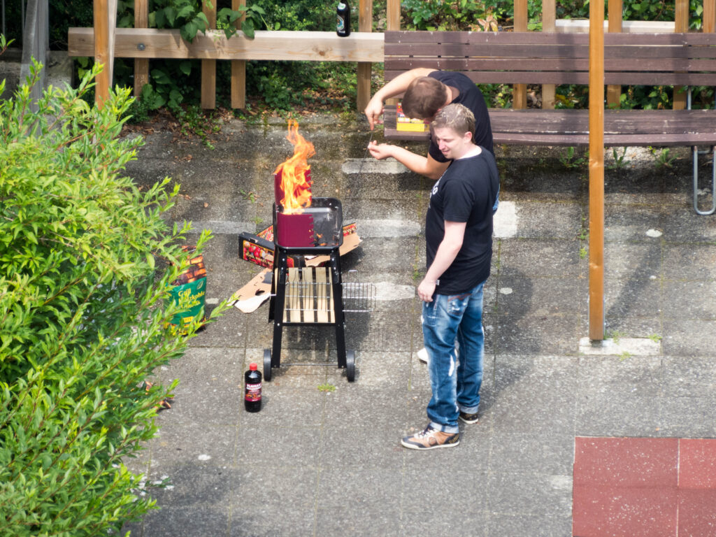 Grillen unter der Pergola