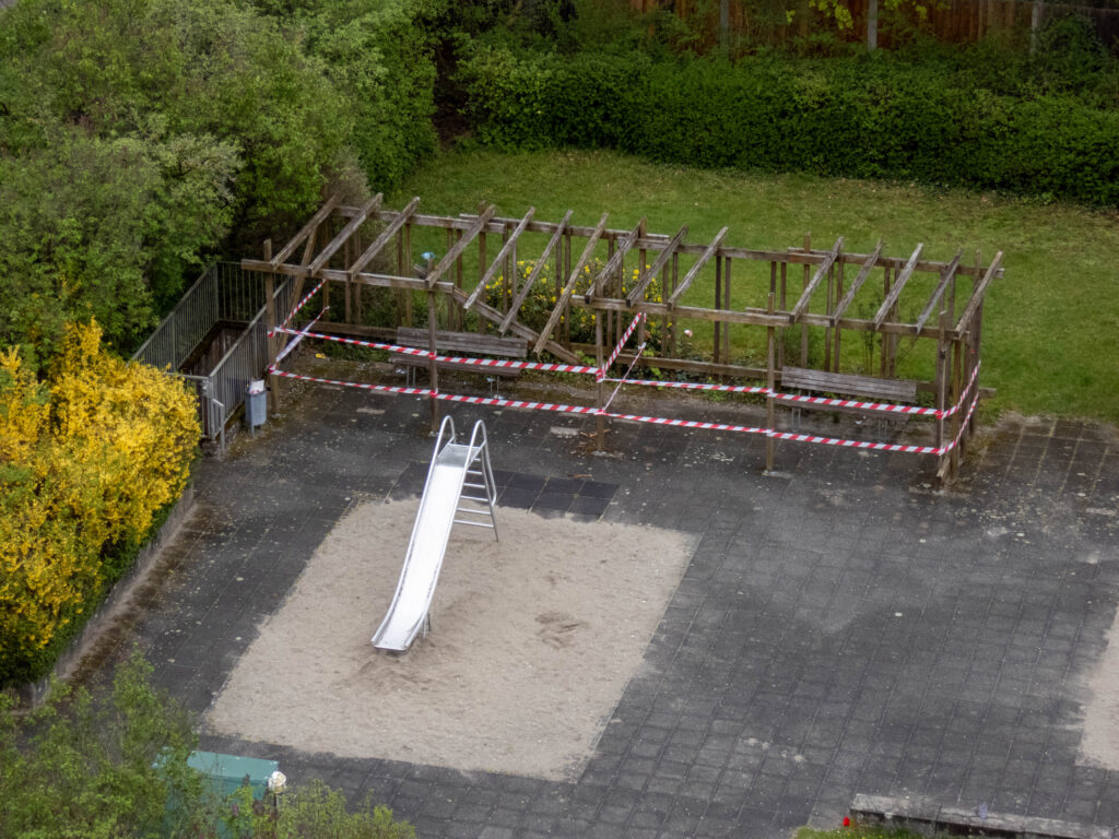 Pergola Karl-Marx-Ring 52–62 zusammengebrochen