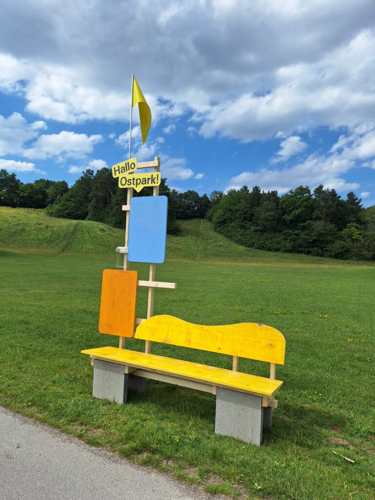 Gelbe Bänke Ostpark