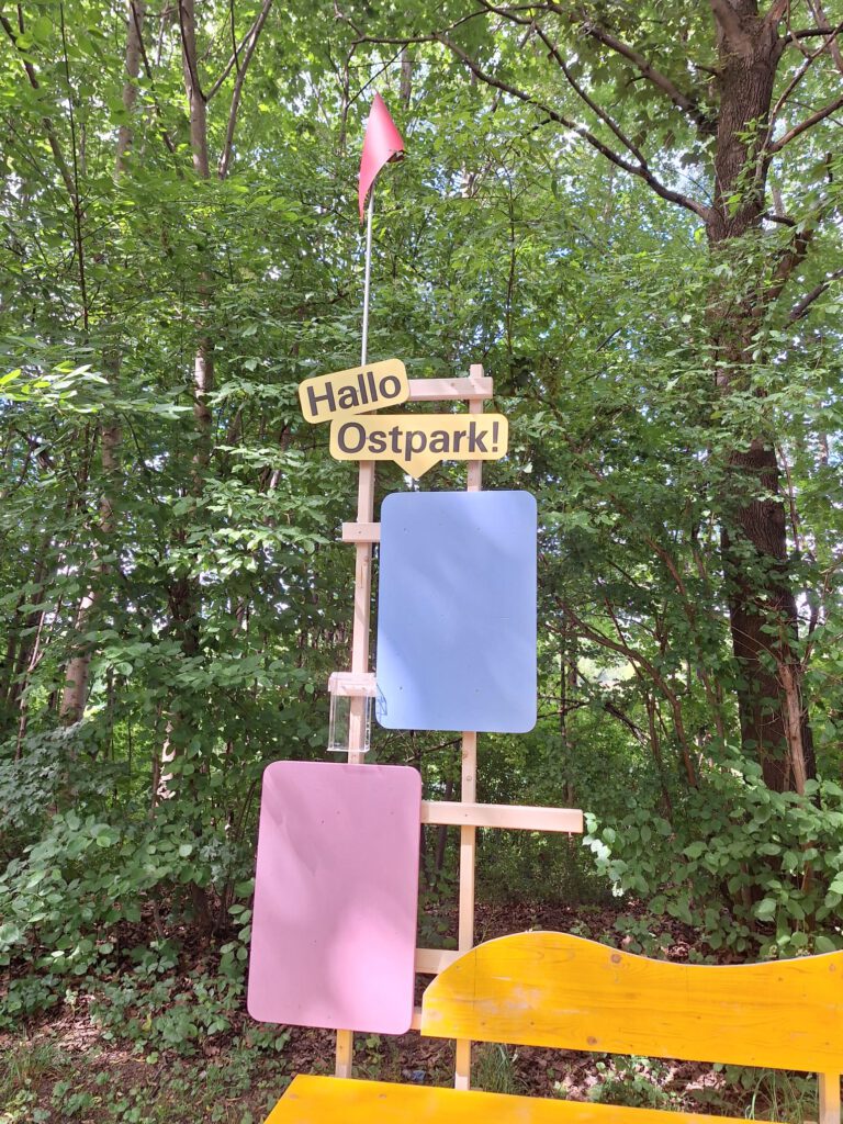 Gelbe Bänke Ostpark