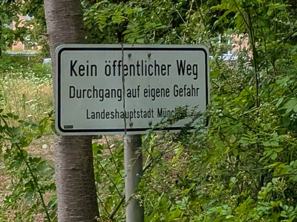 Biotop neben Grundschule Karl-Marx-Ring