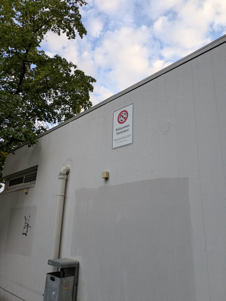 Ballspielen verboten im Marx-Zentrum
